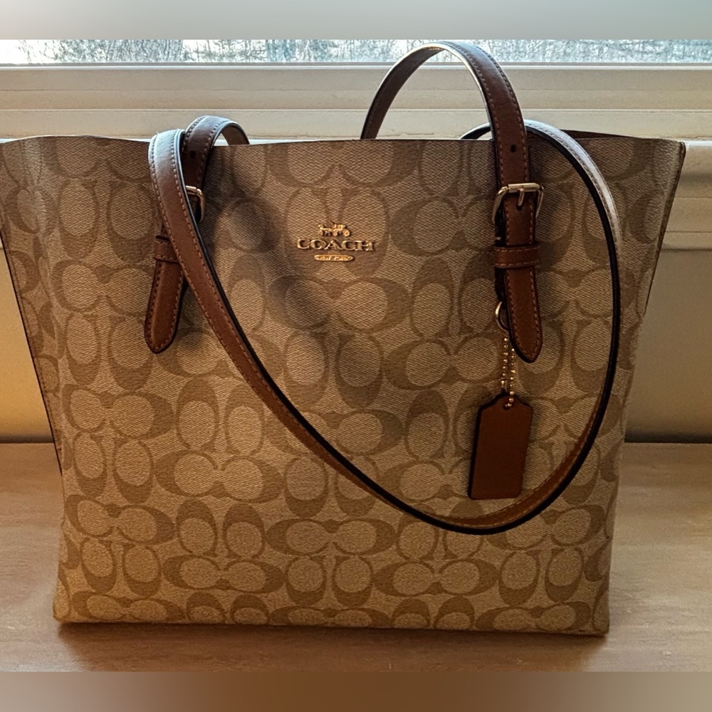 Mollie Tote Bag In Signature Canvas